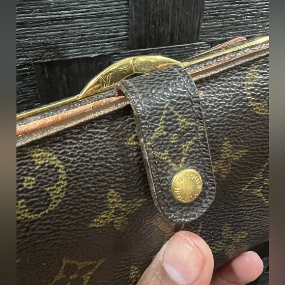 LOUIS VUITTON small wallet and crossbody - Picture 8 of 15
